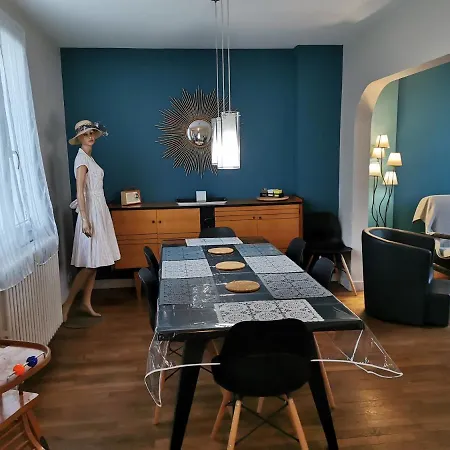 Tatil Evi Authentique 1950 Futuroscope Aquascope, 1a9prsn, 3 Pkg, 3 Etoiles A 6prsn Et 3 Appoints Eco-responsable