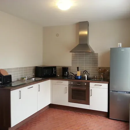 Дом отдыха Authentique Gite 1950 Poitiers Futuroscope Aquascope, 1A9Prsn, 3 Pkg, 3 Etoiles A 6Prsn Et 3 Appoints Eco-Responsable Пуатье