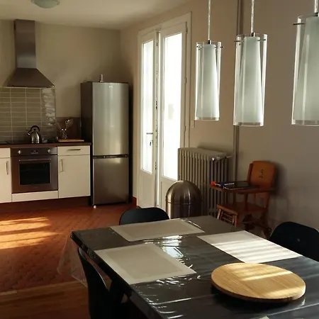 Authentique Gite 1950 Poitiers Futuroscope Aquascope, 1A9Prsn, 3 Pkg, 3 Etoiles A 6Prsn Et 3 Appoints Eco-Responsable Holiday home *