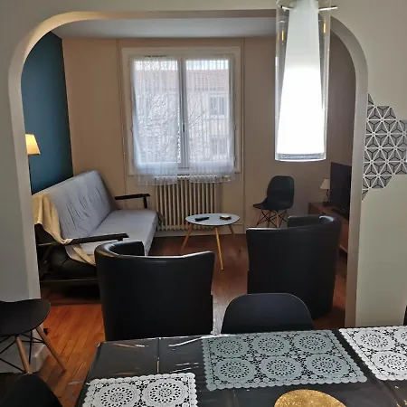 Holiday home Authentique Gite 1950 Poitiers Futuroscope Aquascope, 1A9Prsn, 3 Pkg, 3 Etoiles A 6Prsn Et 3 Appoints Eco-Responsable *