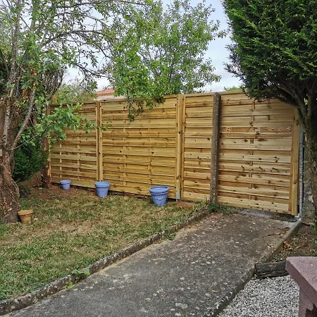 Дом отдыха Authentique Gite 1950 Poitiers Futuroscope Aquascope, 1A9Prsn, 3 Pkg, 3 Etoiles A 6Prsn Et 3 Appoints Eco-Responsable *