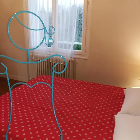 Tatil Evi Authentique 1950 Futuroscope Aquascope, 1a9prsn, 3 Pkg, 3 Etoiles A 6prsn Et 3 Appoints Eco-responsable Puvatya