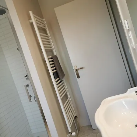 Authentique Gite 1950 Poitiers Futuroscope Aquascope, 1A9Prsn, 3 Pkg, 3 Etoiles A 6Prsn Et 3 Appoints Eco-Responsable Holiday home *