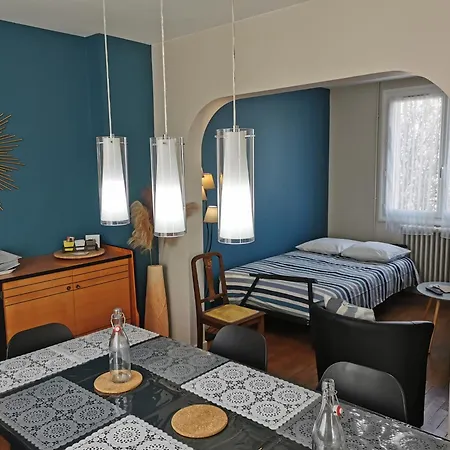 Holiday home Authentique Gite 1950 Poitiers Futuroscope Aquascope, 1A9Prsn, 3 Pkg, 3 Etoiles A 6Prsn Et 3 Appoints Eco-Responsable