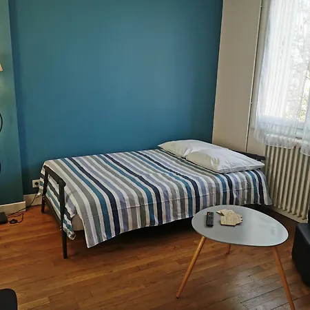 Holiday home Authentique Gite 1950 Poitiers Futuroscope Aquascope, 1A9Prsn, 3 Pkg, 3 Etoiles A 6Prsn Et 3 Appoints Eco-Responsable *