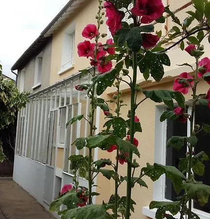 Authentique Gite 1950 Poitiers Futuroscope Aquascope, 1A9Prsn, 3 Pkg, 3 Etoiles A 6Prsn Et 3 Appoints Eco-Responsable Holiday home *