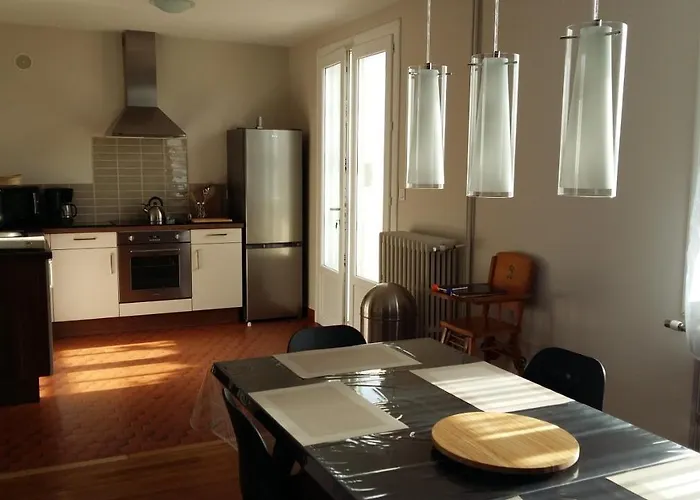 Authentique Gite 1950 Poitiers Futuroscope Aquascope, 1A9Prsn, 3 Pkg, 3 Etoiles A 6Prsn Et 3 Appoints Eco-Responsable Holiday home *