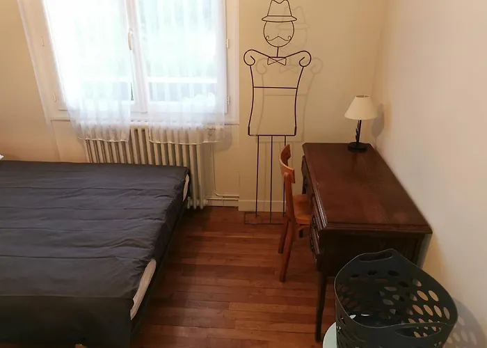 Holiday home Authentique Gite 1950 Poitiers Futuroscope Aquascope, 1A9Prsn, 3 Pkg, 3 Etoiles A 6Prsn Et 3 Appoints Eco-Responsable *