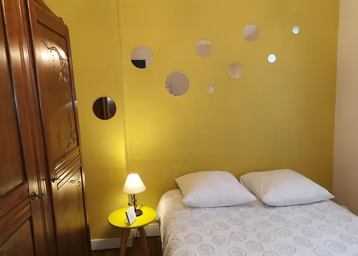 Holiday home Authentique Gite 1950 Poitiers Futuroscope Aquascope, 1A9Prsn, 3 Pkg, 3 Etoiles A 6Prsn Et 3 Appoints Eco-Responsable *