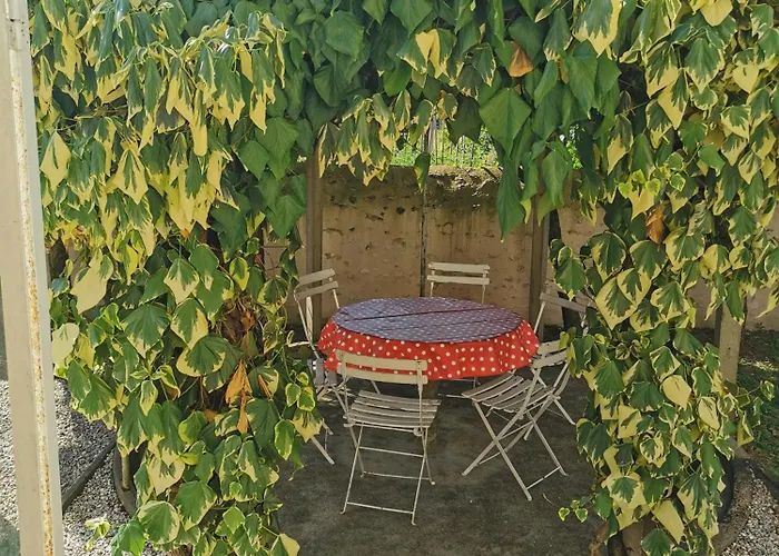 Authentique Gite 1950 Poitiers Futuroscope Aquascope, 1A9Prsn, 3 Pkg, 3 Etoiles A 6Prsn Et 3 Appoints Eco-Responsable Holiday home *