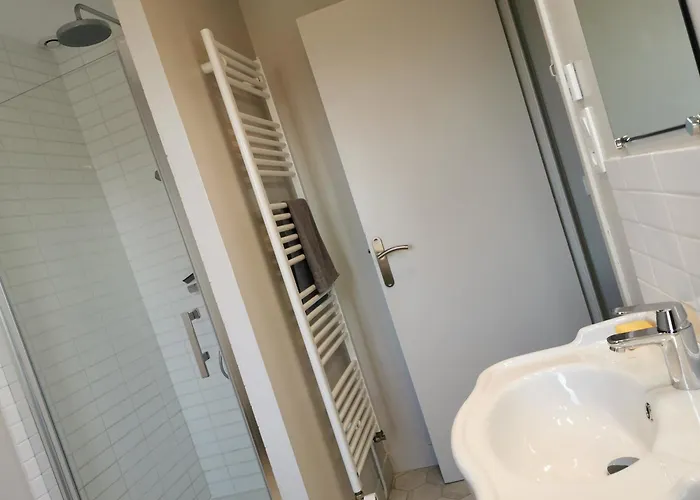 Authentique Gite 1950 Poitiers Futuroscope Aquascope, 1A9Prsn, 3 Pkg, 3 Etoiles A 6Prsn Et 3 Appoints Eco-Responsable Holiday home *