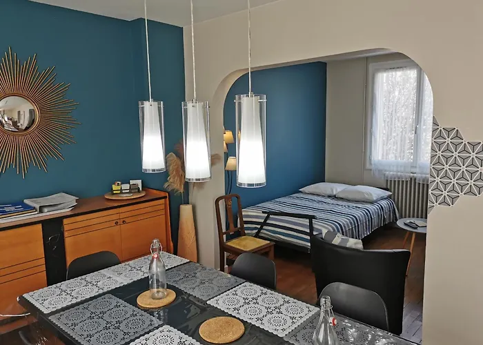 Holiday home Authentique Gite 1950 Poitiers Futuroscope Aquascope, 1A9Prsn, 3 Pkg, 3 Etoiles A 6Prsn Et 3 Appoints Eco-Responsable