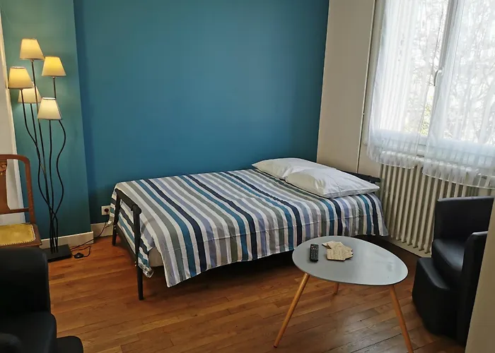 Holiday home Authentique Gite 1950 Poitiers Futuroscope Aquascope, 1A9Prsn, 3 Pkg, 3 Etoiles A 6Prsn Et 3 Appoints Eco-Responsable *