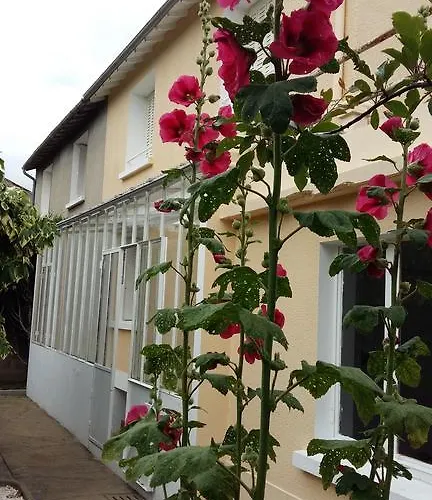 Authentique Gite 1950 Poitiers Futuroscope Aquascope, 1A9Prsn, 3 Pkg, 3 Etoiles A 6Prsn Et 3 Appoints Eco-Responsable Holiday home *